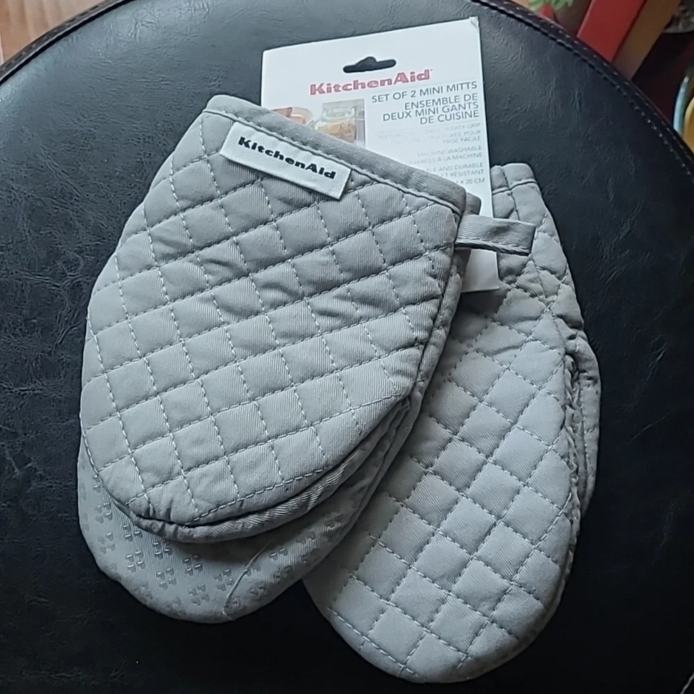 KitchenAid Mini Mitts - Picture 1 of 9